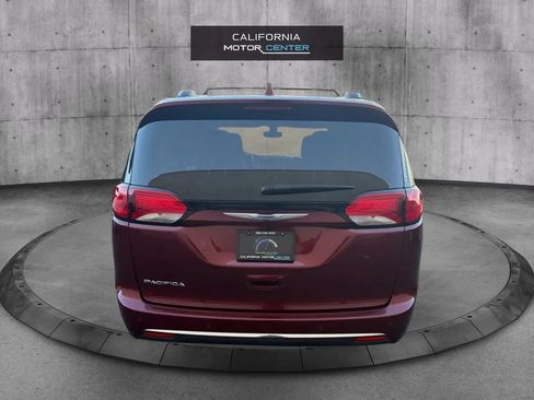 Used 2018 Chrysler Pacifica Touring-L Plus FWD image 6