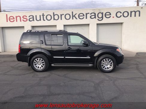 Used 2008 Nissan Pathfinder LE w/ Navigation Pkg image 1