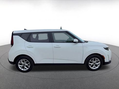 Used 2025 Kia Soul LX w/ LX Technology Package FWD image 16