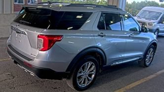 Used 2023 Ford Explorer XLT w/ Equipment Group 202A AWD/4WD image 4