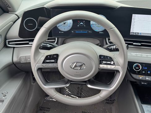 Used 2023 Hyundai Elantra SEL w/ Convenience Package FWD image 19