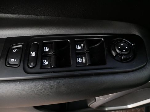 Used 2023 Jeep Renegade Latitude w/ Premium Group image 19