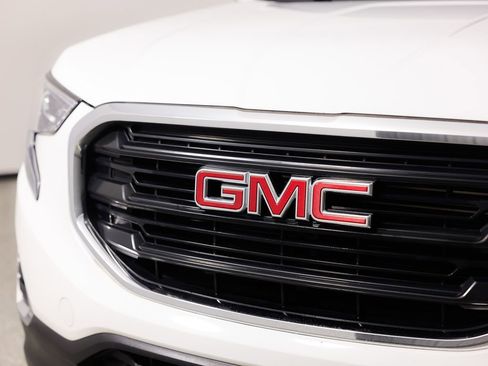 Used 2021 GMC Terrain SLE w/ Driver Convenience Package image 4