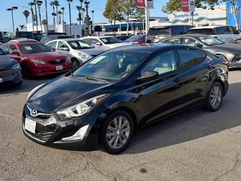 Used 2015 Hyundai Elantra SE w/ Option Group 02 FWD image 2
