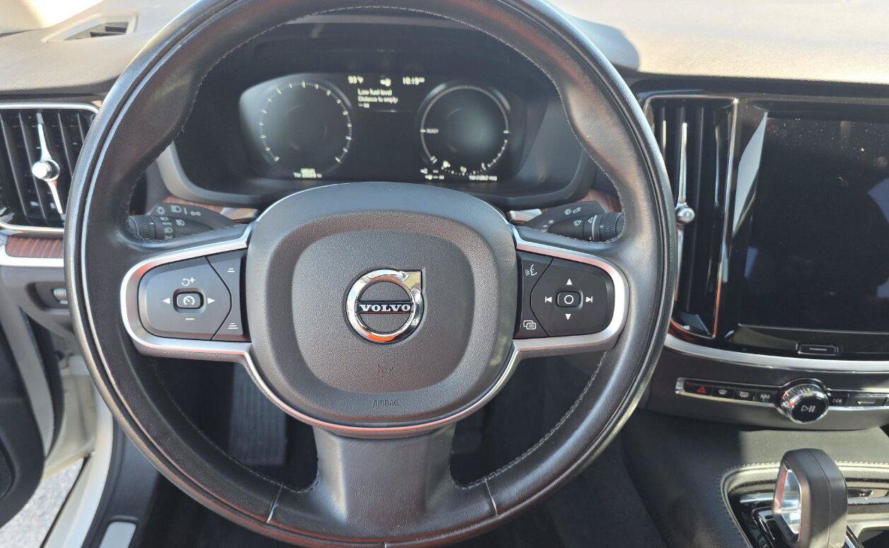 Used 2022 Volvo S60 T8 R-Design Expression w/ Premium Package AWD/4WD image 15
