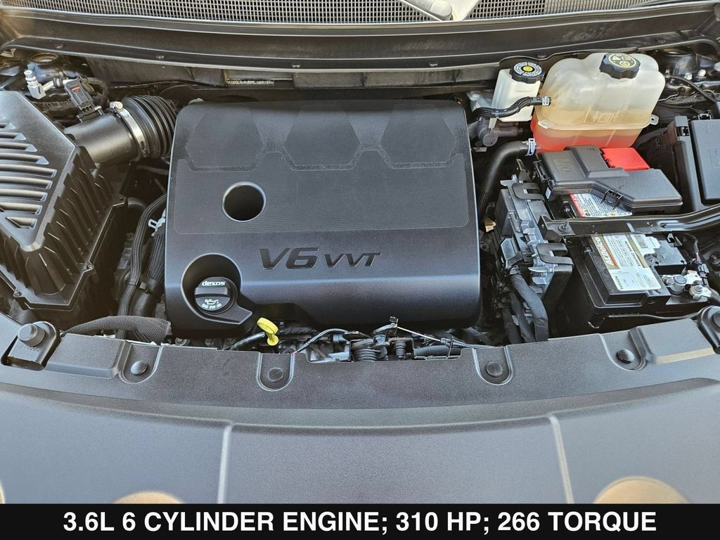 Used 2022 Chevrolet Traverse LT FWD image 38