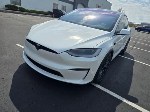 Used 2024 Tesla Model X Plaid image 12