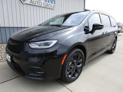 Used 2022 Chrysler Pacifica Limited w/ S Appearance Package