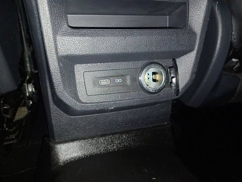 Used 2023 Volkswagen Tiguan SE R-Line FWD image 11