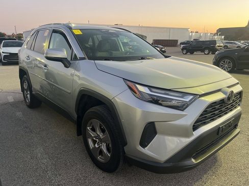 Used 2022 Toyota RAV4 XLE image 3