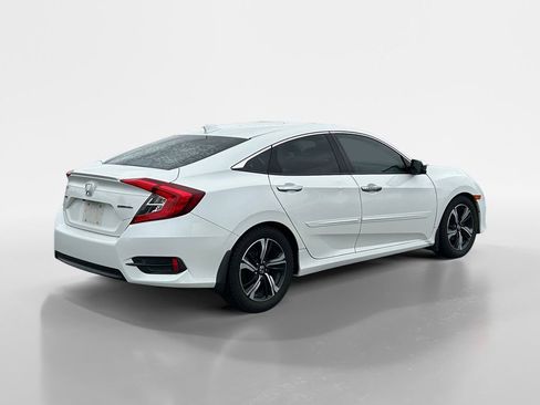 Used 2018 Honda Civic Touring image 5