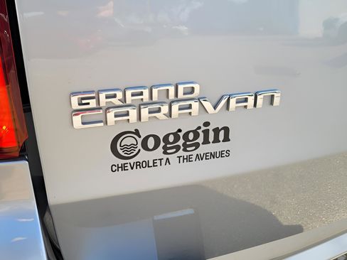 Used 2018 Dodge Grand Caravan SXT image 28