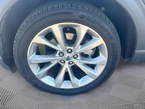 Used 2022 Ford Explorer Platinum w/ Equipment Group 601A AWD/4WD image 32