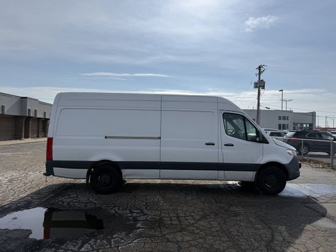 Used 2020 Mercedes-Benz Sprinter 2500 image 7