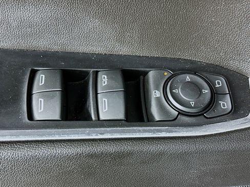 Used 2022 Chevrolet Silverado 1500 LT image 15