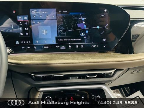 Certified 2025 Audi Q5 2.0T Premium w/ Convenience Package image 12