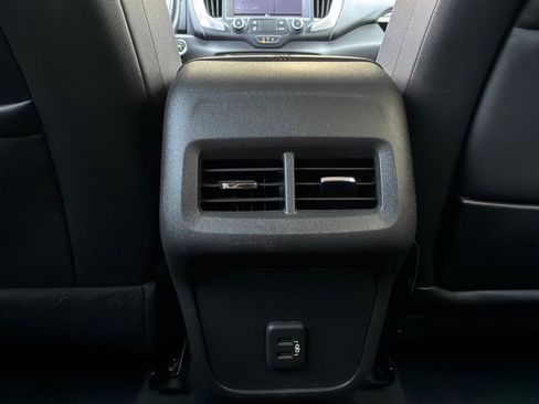 Used 2024 GMC Terrain SLT AWD/4WD image 14