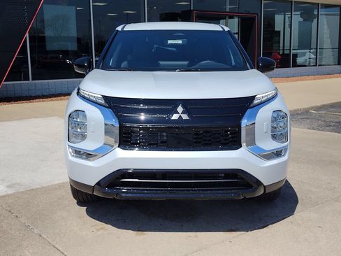 New 2026 Mitsubishi Outlander LE AWD/4WD image 12