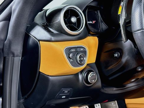 Used 2017 Ferrari California T RWD image 10