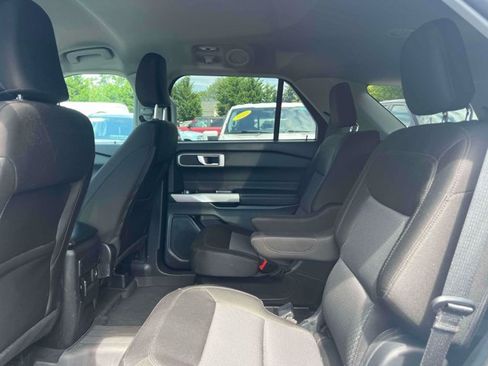 Used 2023 Ford Explorer XLT AWD/4WD image 10