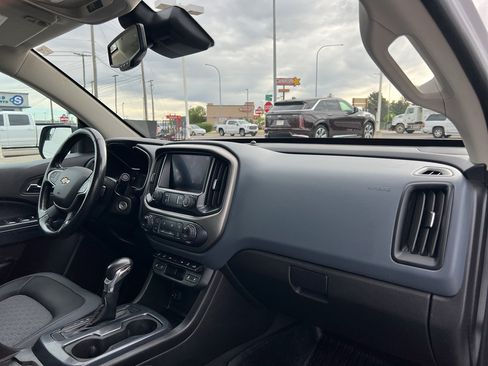 Used 2022 Chevrolet Colorado Z71 w/ Safety Package AWD/4WD image 26