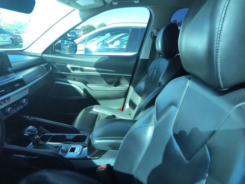 Used 2020 Kia Telluride S w/ S 8 Passenger Seating Package image 3