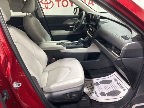 Used 2025 Toyota Grand Highlander AWD Hybrid image 12