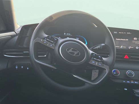 New 2026 Hyundai Elantra SE image 12