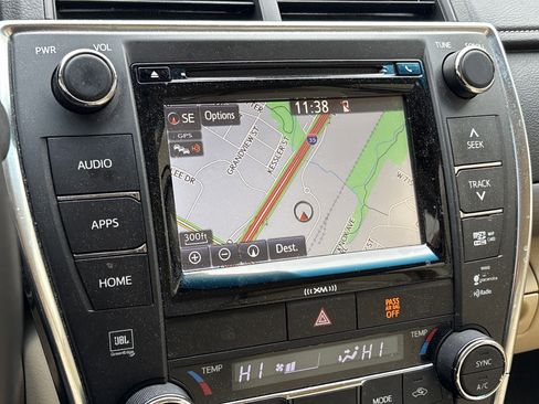 Used 2017 Toyota Camry XLE image 24