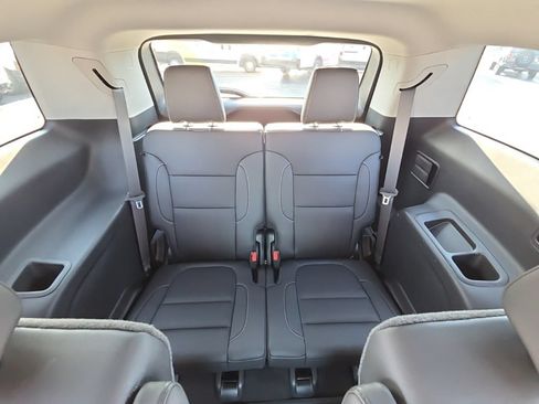 Used 2023 GMC Acadia SLT w/ LPO, Floor Liner Package AWD/4WD image 32