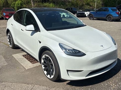 Used 2021 Tesla Model Y Long Range AWD/4WD image 2
