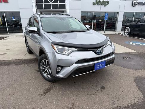 Used 2018 Toyota RAV4 XLE image 1