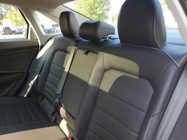 Certified 2024 Volkswagen Jetta SE w/ Panoramic Sunroof Package FWD image 17