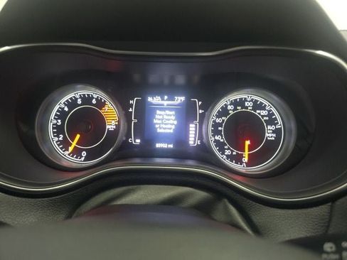 Used 2019 Jeep Cherokee Latitude Plus w/ Cold Weather Group AWD/4WD image 27
