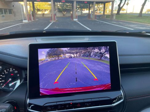 Used 2025 Jeep Compass Trailhawk image 17