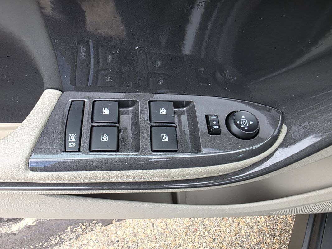 Used 2014 Chevrolet Volt w/ Enhanced Safety Package 1 FWD image 14