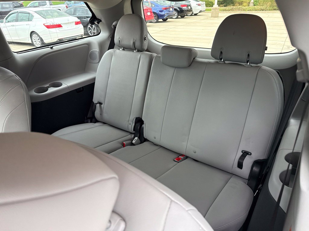 Used 2020 Toyota Sienna Limited Premium AWD/4WD image 11