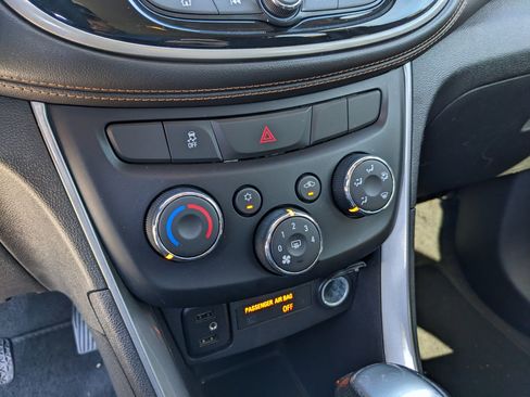 Used 2020 Chevrolet Trax LT w/ Driver Confidence Package image 25