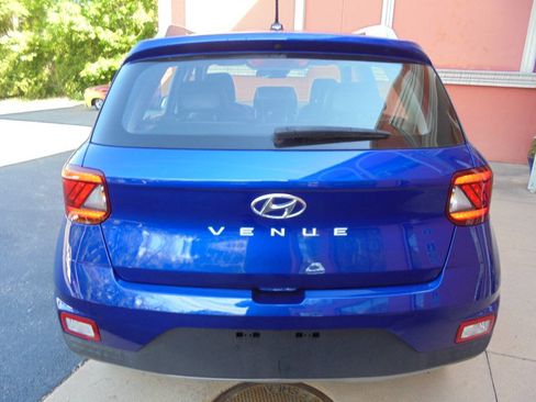 Used 2024 Hyundai Venue Limited FWD image 28