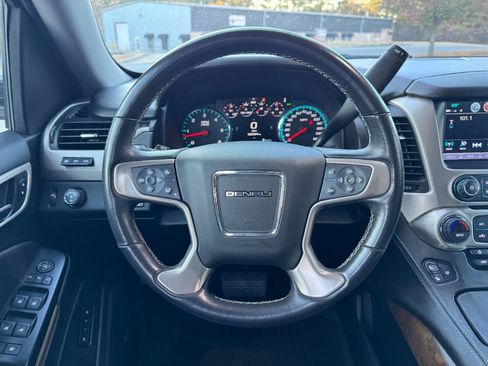 Used 2020 GMC Yukon Denali w/ Denali Premium Package image 23
