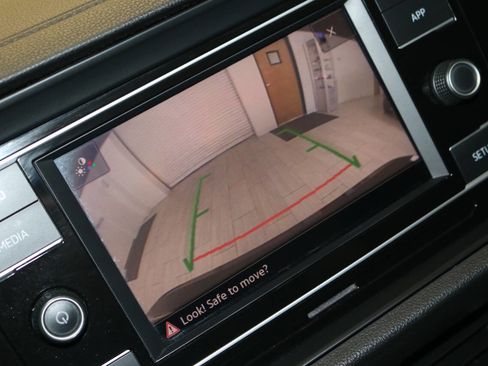 Used 2019 Volkswagen Jetta SE w/ Cold Weather Package image 30