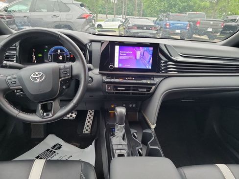 Used 2025 Toyota Camry SE FWD image 17