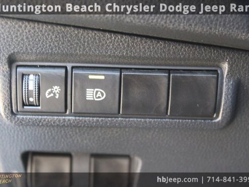 Used 2023 Toyota Corolla Cross XLE image 12