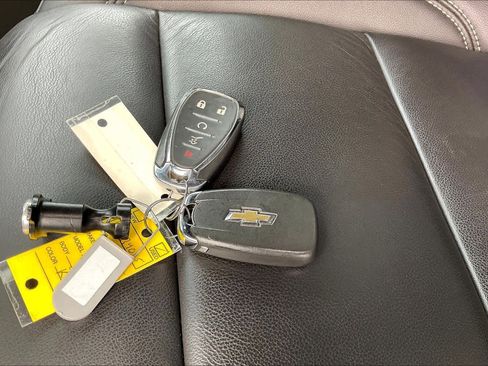 Used 2023 Chevrolet Traverse LT w/ LT Premium Package AWD/4WD image 15