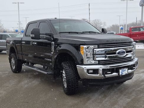 Used 2017 Ford F250 Lariat w/ Chrome Package image 4
