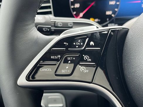 Used 2025 Mercedes-Benz GLE 350 4MATIC image 25