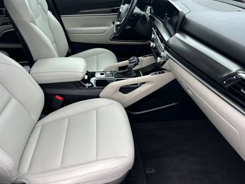 Certified 2024 Kia Telluride S w/ S Sunroof Package AWD/4WD image 15