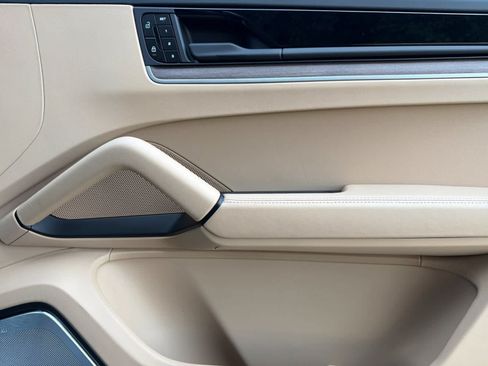 Certified 2026 Porsche Cayenne S AWD/4WD image 18