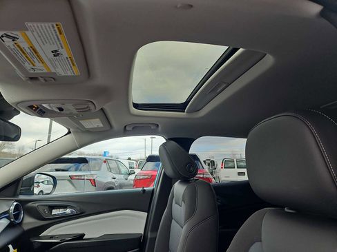 New 2026 Chevrolet Trax LT w/ Sunroof Package FWD image 9