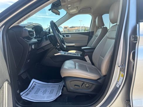 Used 2021 Ford Explorer XLT w/ Equipment Group 202A AWD/4WD image 33